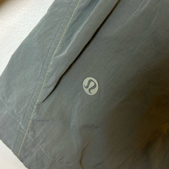 Lululemon Evergreen Anorak Jacket Grey Sage/Yellow Pear/ Green Fern Size 2 - Picture 7 of 8